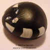le santon le chat dans les galets peints de la Vie en Douce
