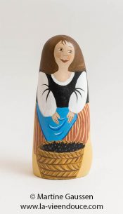 Le santon La cueilleuse d'olives
