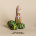 Le santon la Femme a la chandelle dans les santons cactus